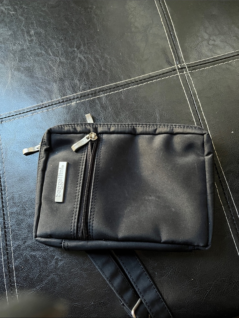 Baggallini Triple Zip Bagg Crossbody Bag in Black